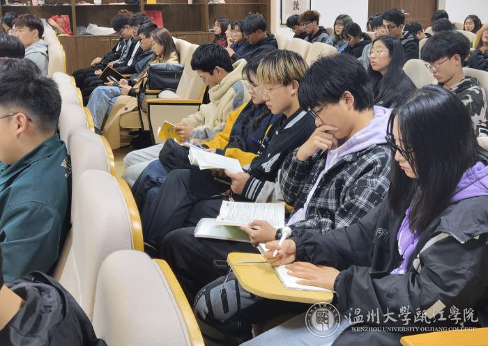 认真听讲.jpg