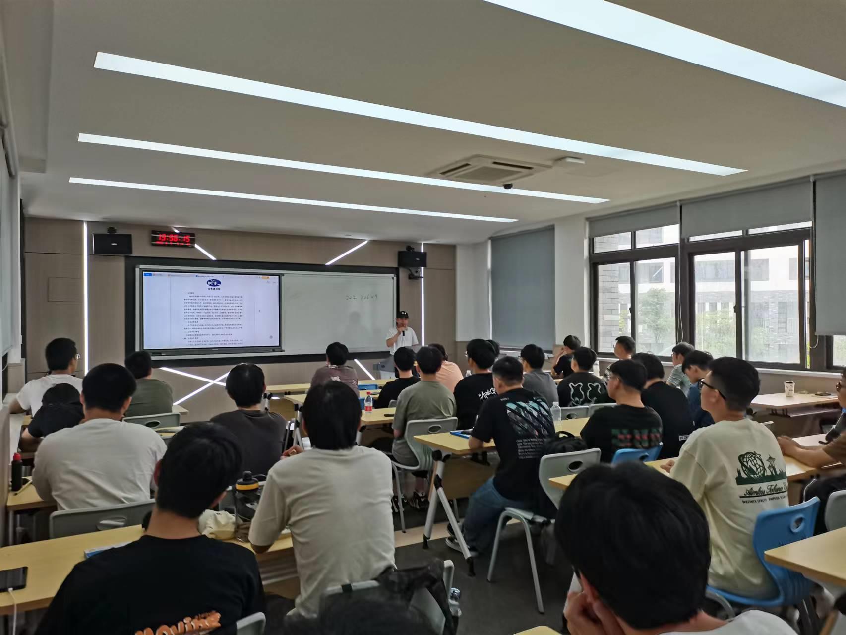 图2 企业家进课堂（二）.jpg